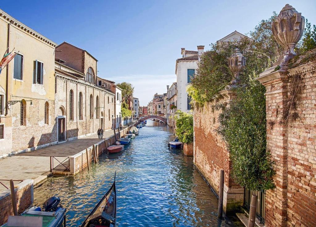 CA CORTE NOVA design apartment with canal view