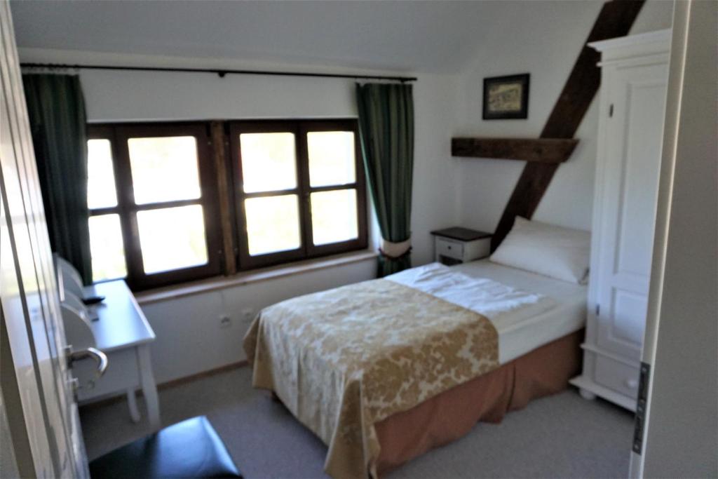 Hotel Schlossresidenz Heitzenhofen photo 4