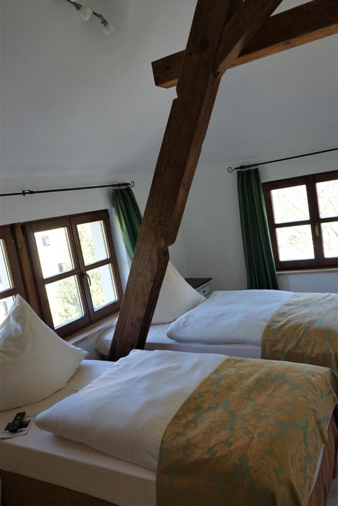Hotel Schlossresidenz Heitzenhofen photo 3