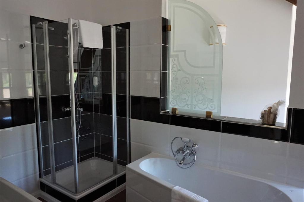 Hotel Schlossresidenz Heitzenhofen photo 2
