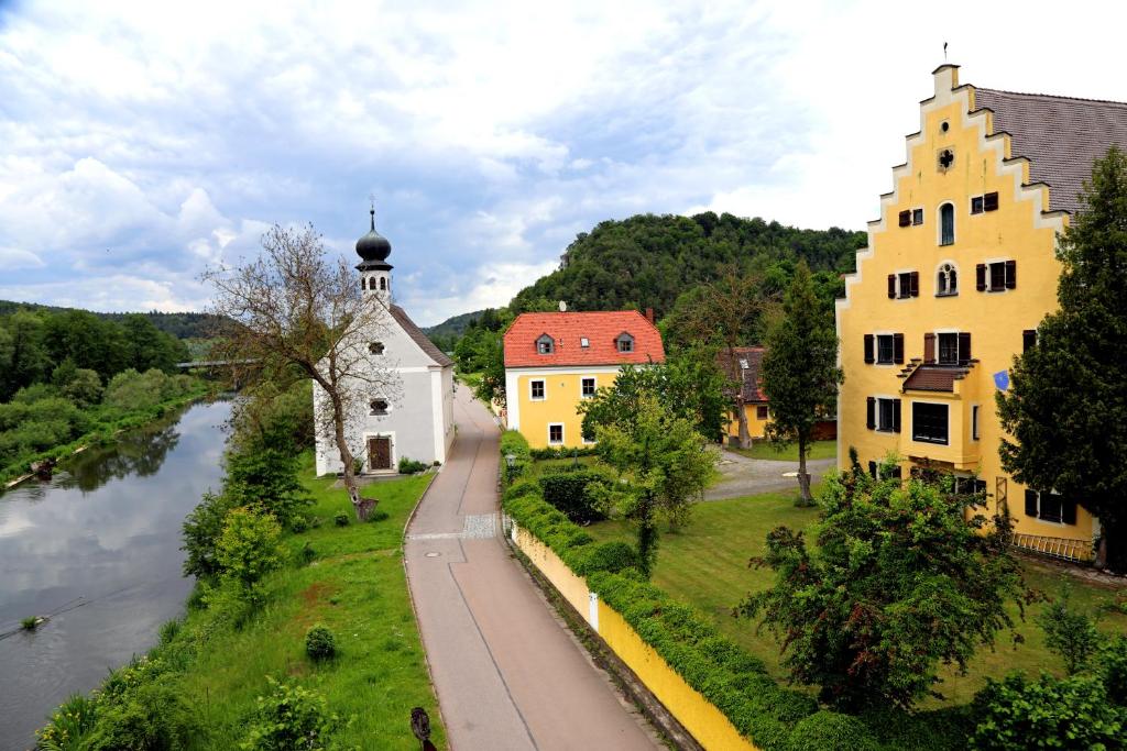 Hotel Schlossresidenz Heitzenhofen photo 1