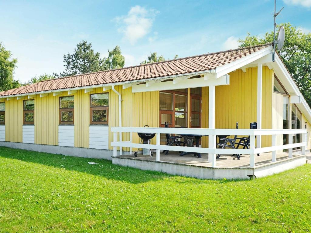 Three-Bedroom Holiday home in Juelsminde 17 photo 1