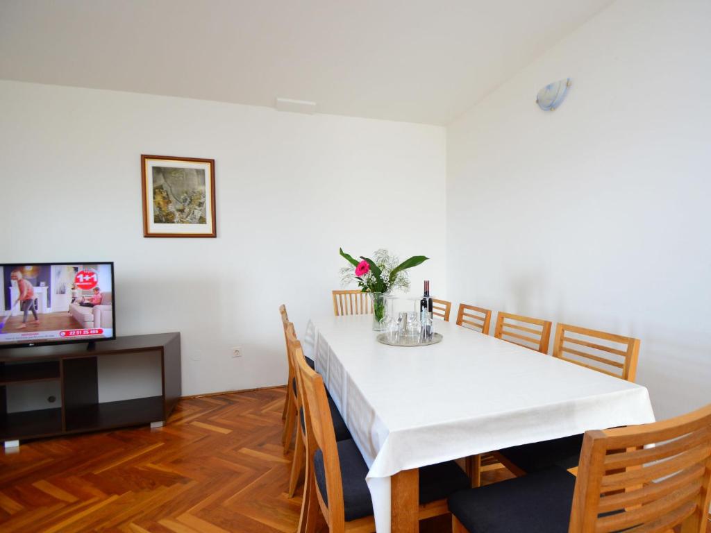 Apartment Rina-2 by Interhome photo 4