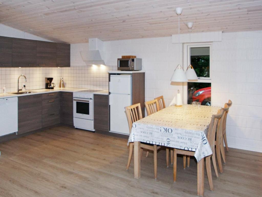 Three-Bedroom Holiday home in Hemmet 67 photo 4