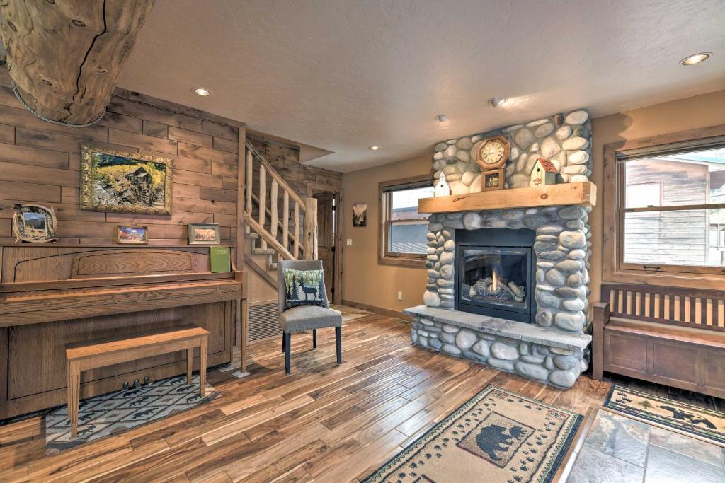Updated Mtn Home with Deck on Uncompahgre River photo 4