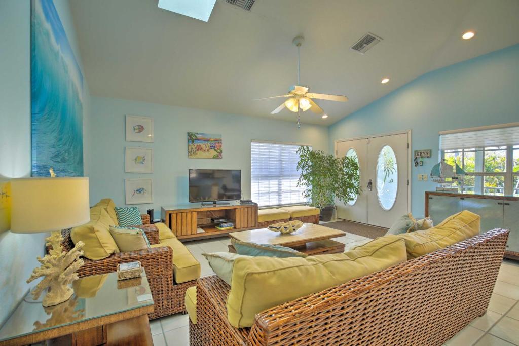 Indian Rocks Beach Oasis - 2 Blocks to Beach! photo 3