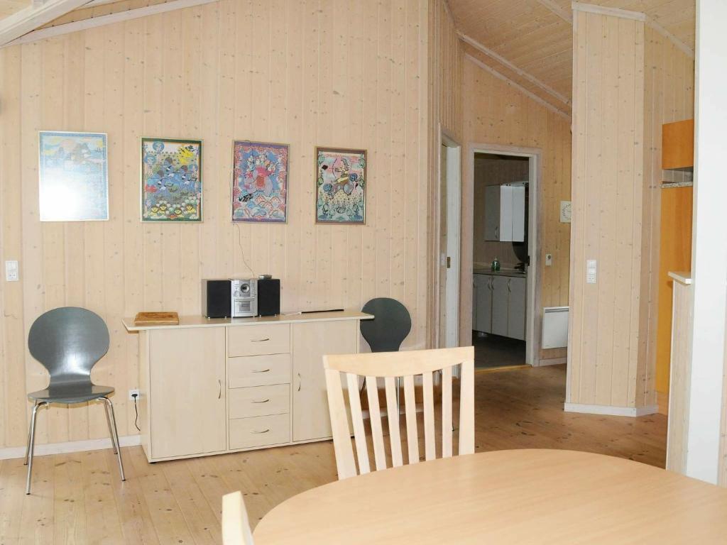 Three-Bedroom Holiday home in Oksbøl 17 photo 4