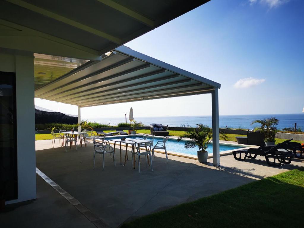 Ocean Breeze Cove - Luxury Retreat photo 4