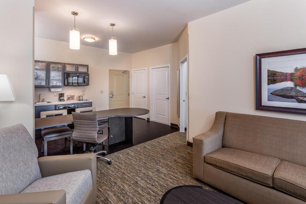 Candlewood Suites Bethlehem South, an IHG Hotel photo 3