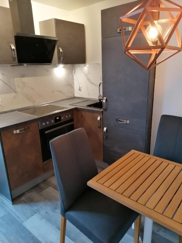 Großes 1 Zimmer Apartment mit separater Küche, Bad und Balkon photo 1