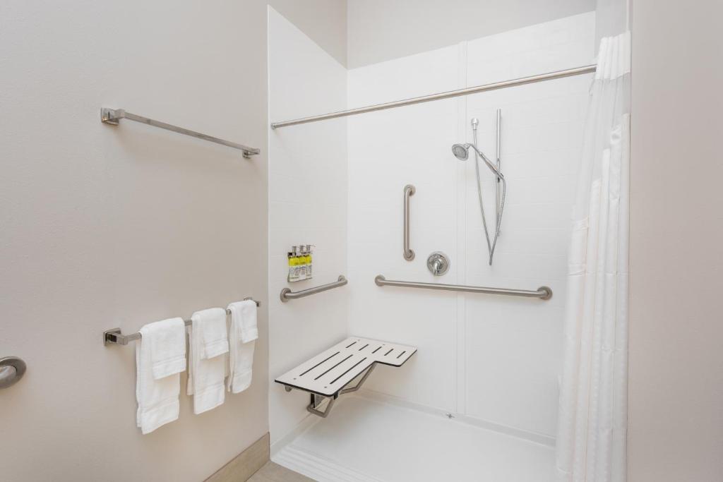 Holiday Inn Express & Suites St. Louis - Chesterfield, an IHG Hotel photo 3