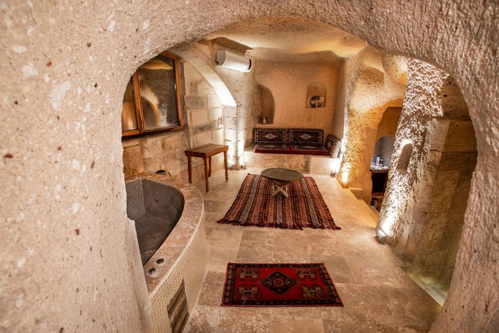 Caldera Cave Hotel & Restaurant photo 2