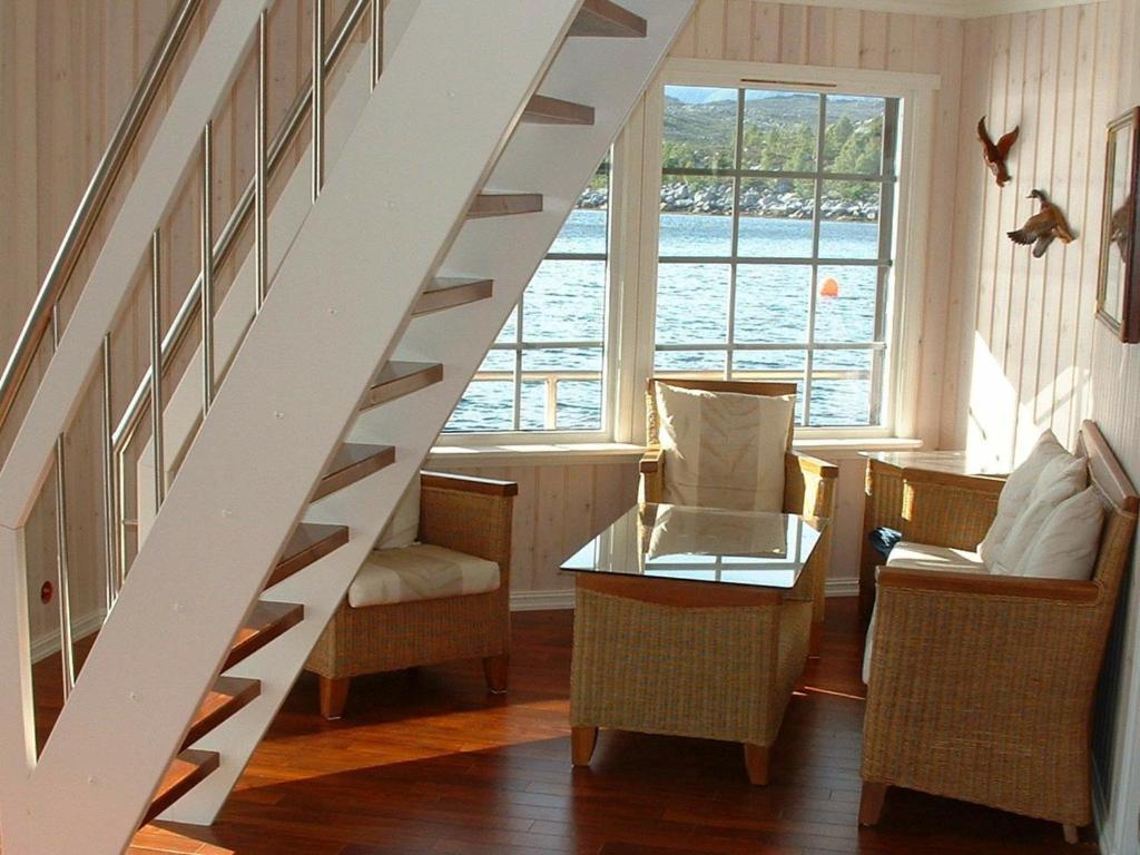 Two-Bedroom Holiday home in Kalvåg photo 4