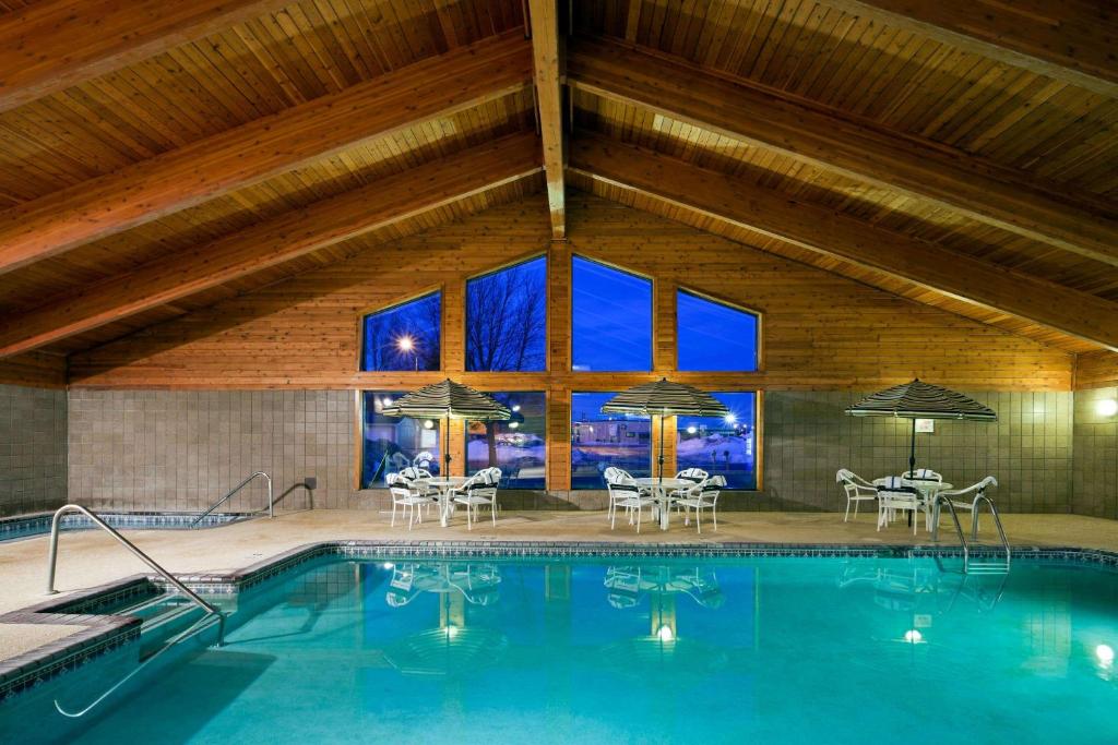 AmericInn by Wyndham Worthington photo 2
