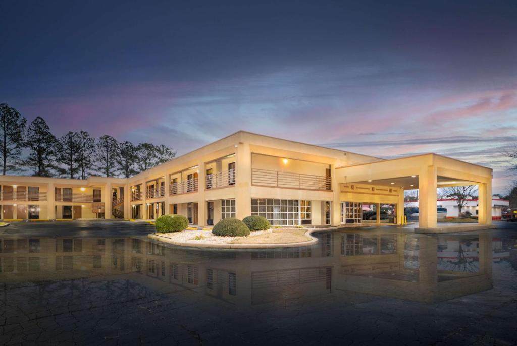Days Inn by Wyndham Atlanta Stone Mountain image