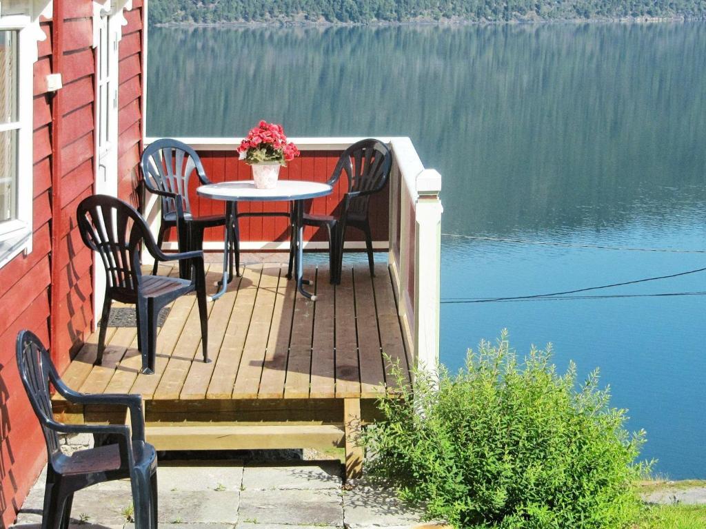 Two-Bedroom Holiday home in Utvik 1 photo 4