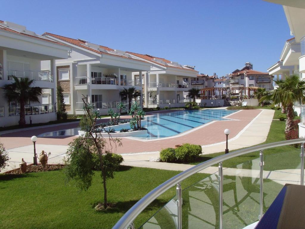 Gorgeous 2 Bed Private Ground Floor Home In One Of Sides Most Exclusive Communi photo 2