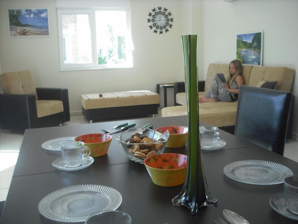 Gorgeous 2 Bed Private Ground Floor Home In One Of Sides Most Exclusive Communi photo 4