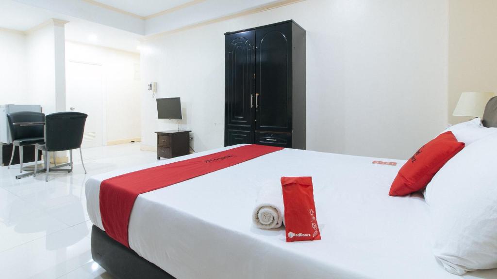 Двухместный (Двухместный номер с 1 кроватью), RedDoorz Plus @ Better Living Paranaque
