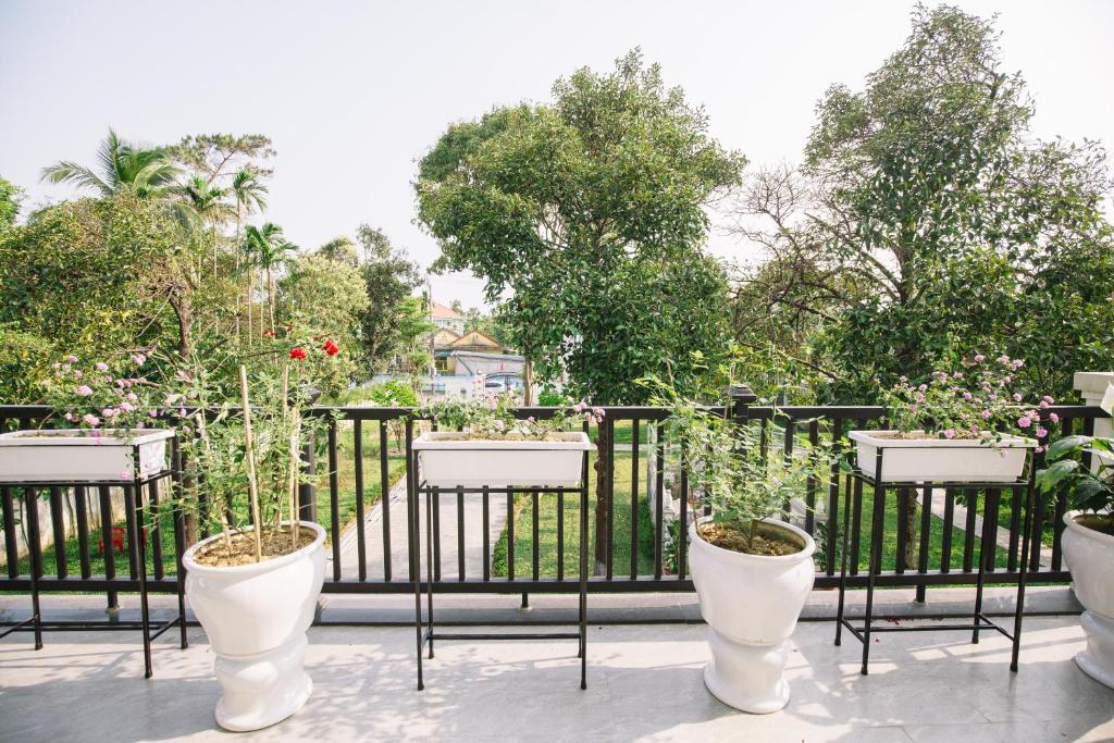 Четырехместный (Четырехместный номер с балконом), Van's Serene Garden Homestay
