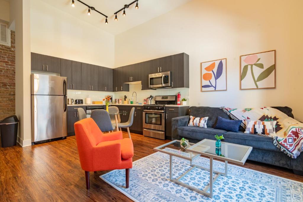 McCormick Place 420 friendly 3br-2ba in Downtown Chicago with optional parking for 8 guests image