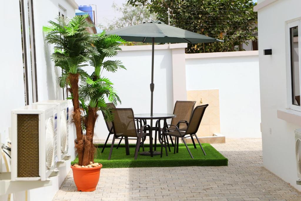 Rhodabode Apartments. A Luxury 3 bedroom bungalow. photo 3