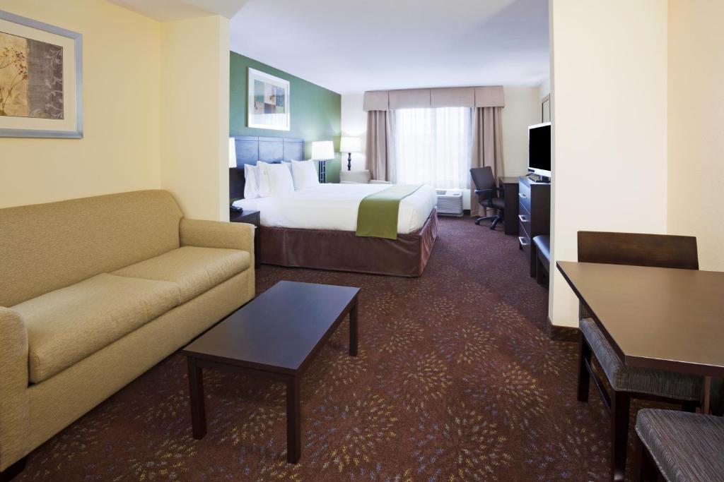 Holiday Inn Express and Suites Rochester West-Medical Center, an IHG Hotel photo 4