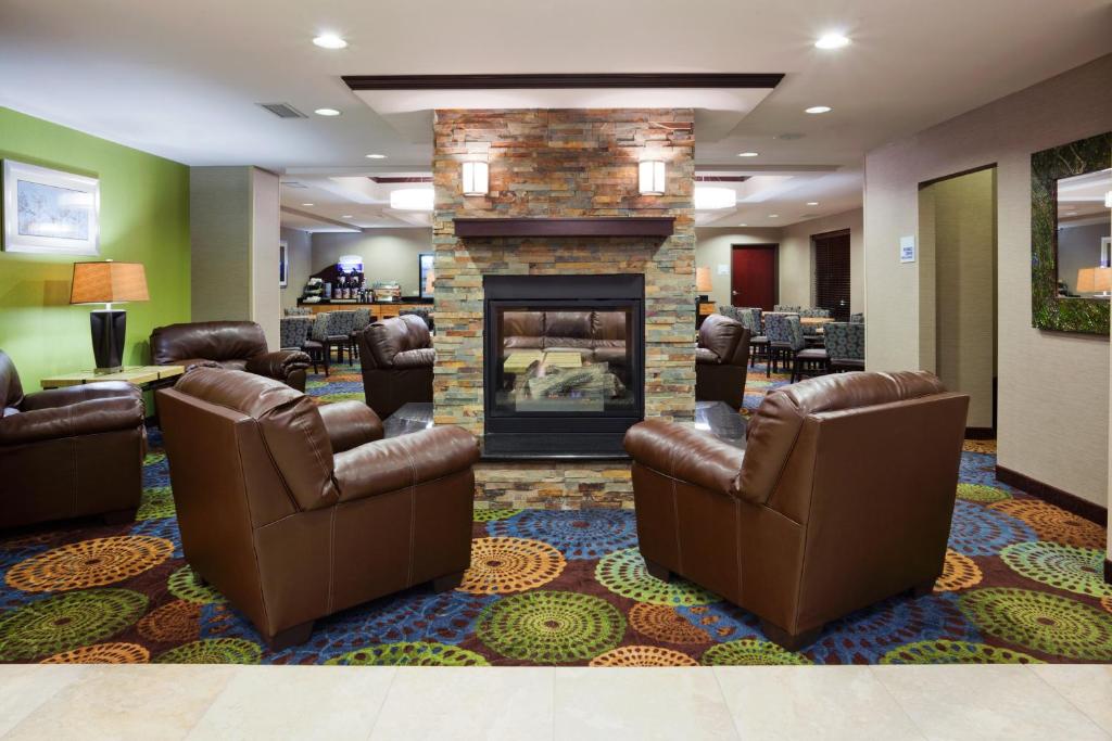 Holiday Inn Express and Suites Rochester West-Medical Center, an IHG Hotel photo 2