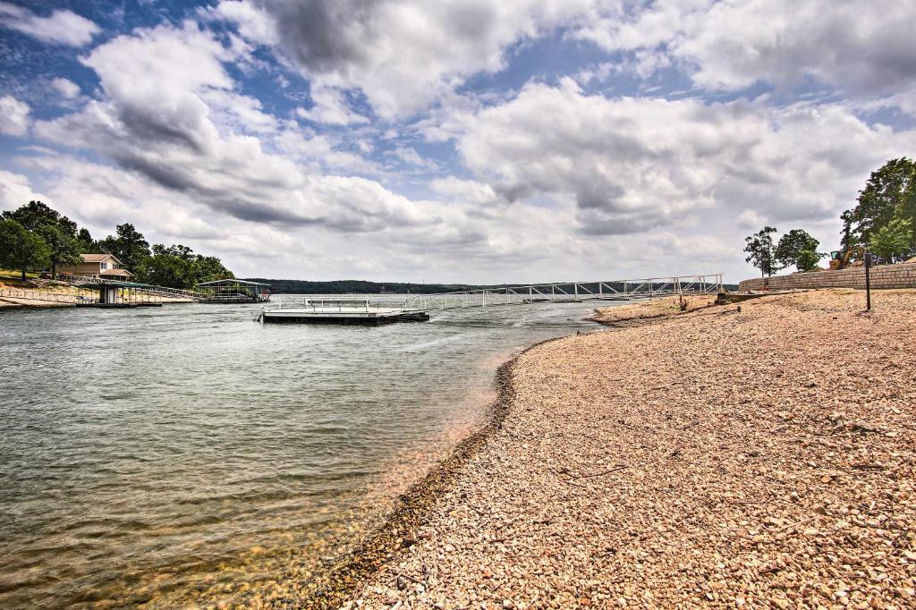 Updated Lakefront Cottage Walk to Boat Ramp! photo 1