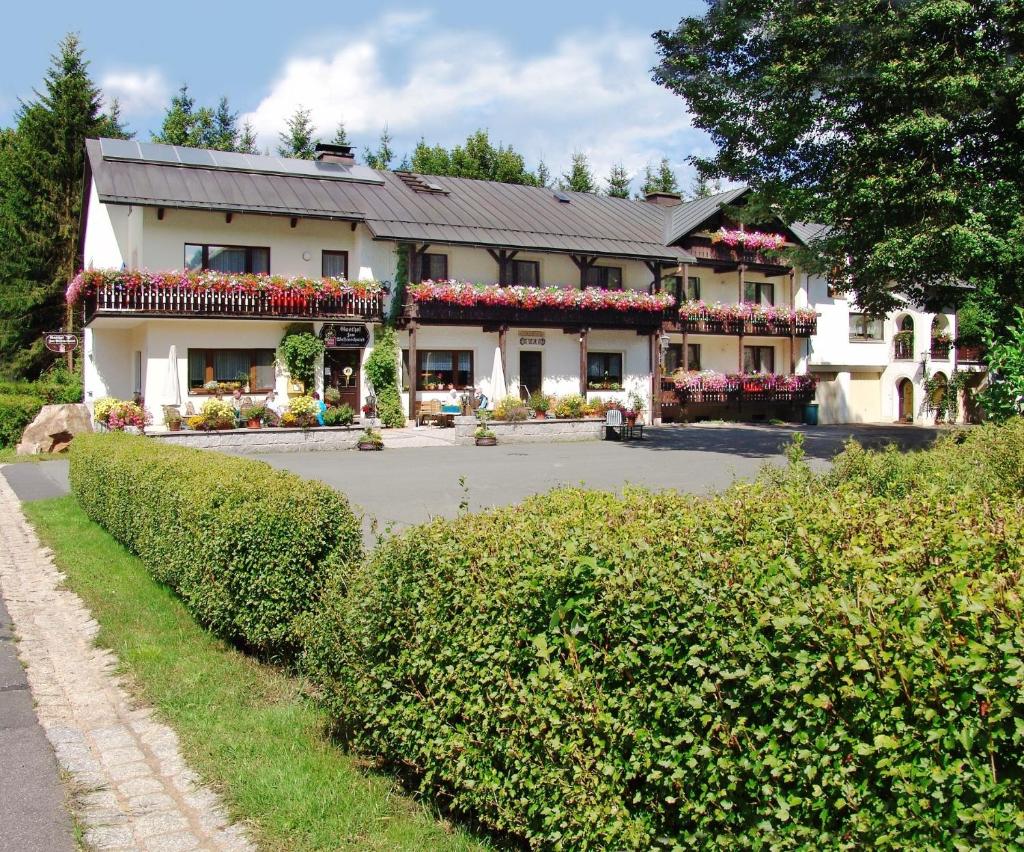 Landhaus-Pension Zum Waffenschmied photo 1