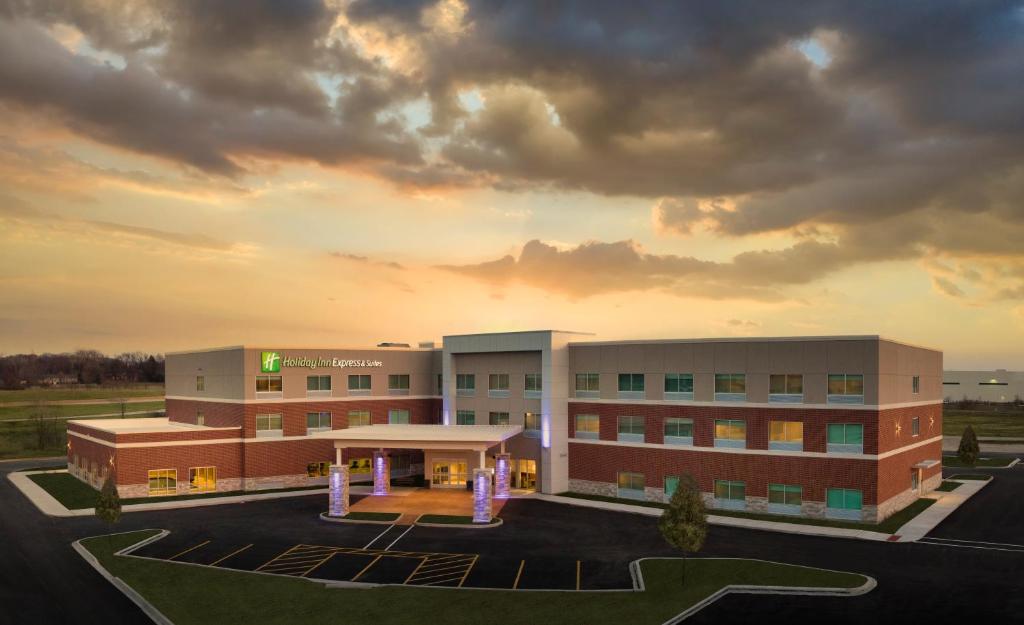 Holiday Inn Express & Suites Lockport, an IHG Hotel image