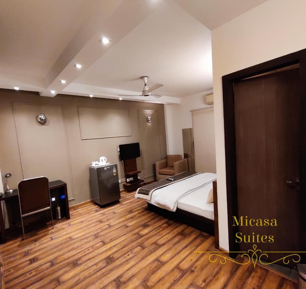Двухместный (Двухместный номер Делюкс с 1 кроватью и балконом), Micasa Suites
