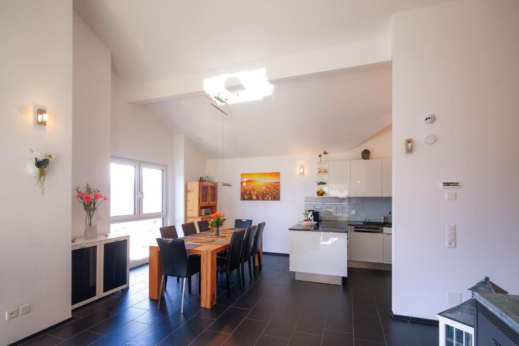 Modern and cosy 5 rooms penthouse with stunning view photo 3