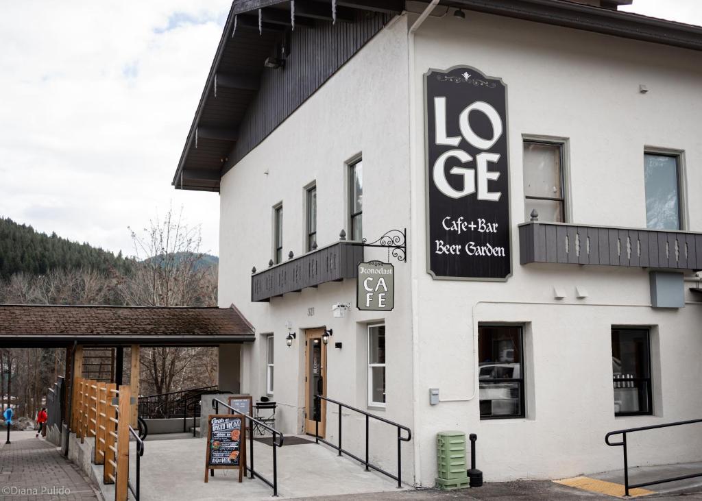 LOGE Leavenworth Downtown image