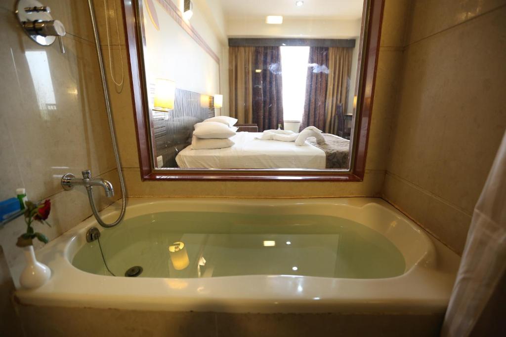 SilverCloud Hotel and Banquets photo 3