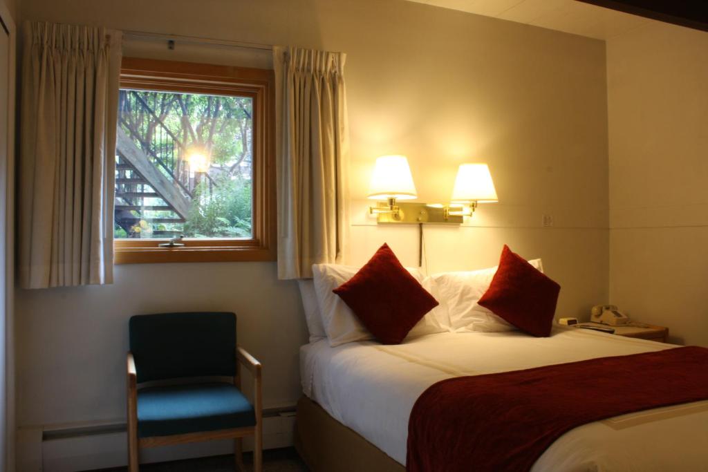 St Moritz Lodge and Condominiums photo 2