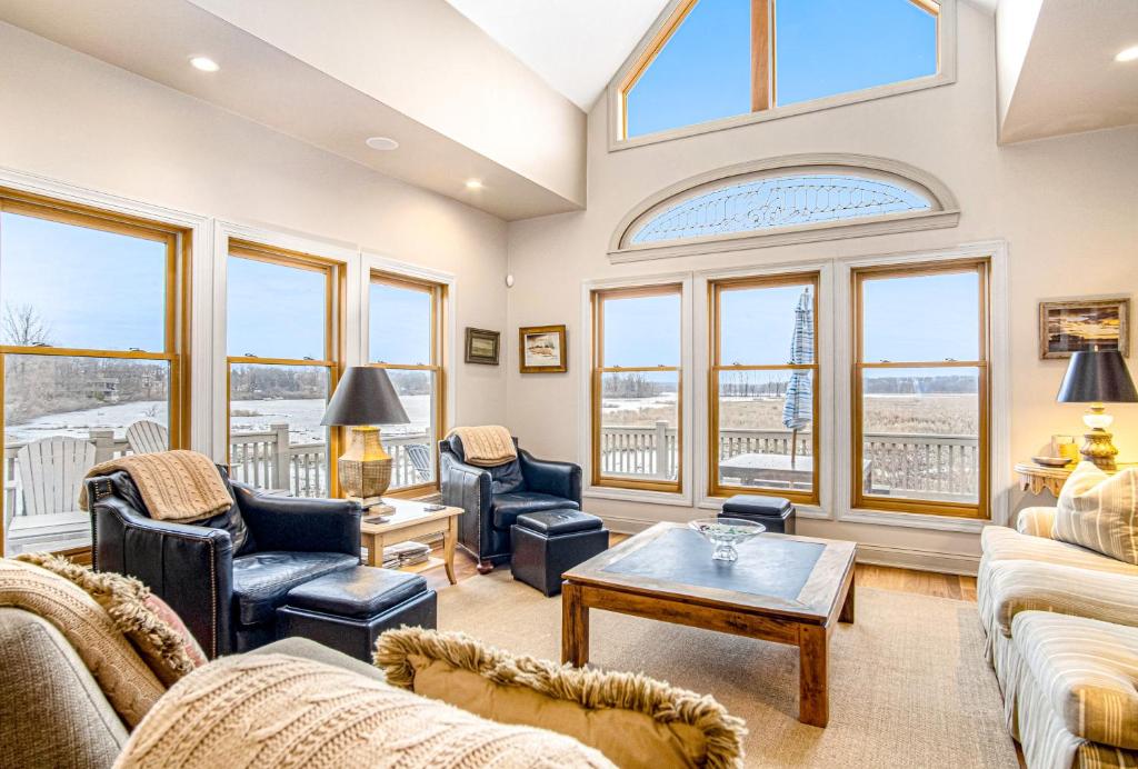 Harbor House photo 1