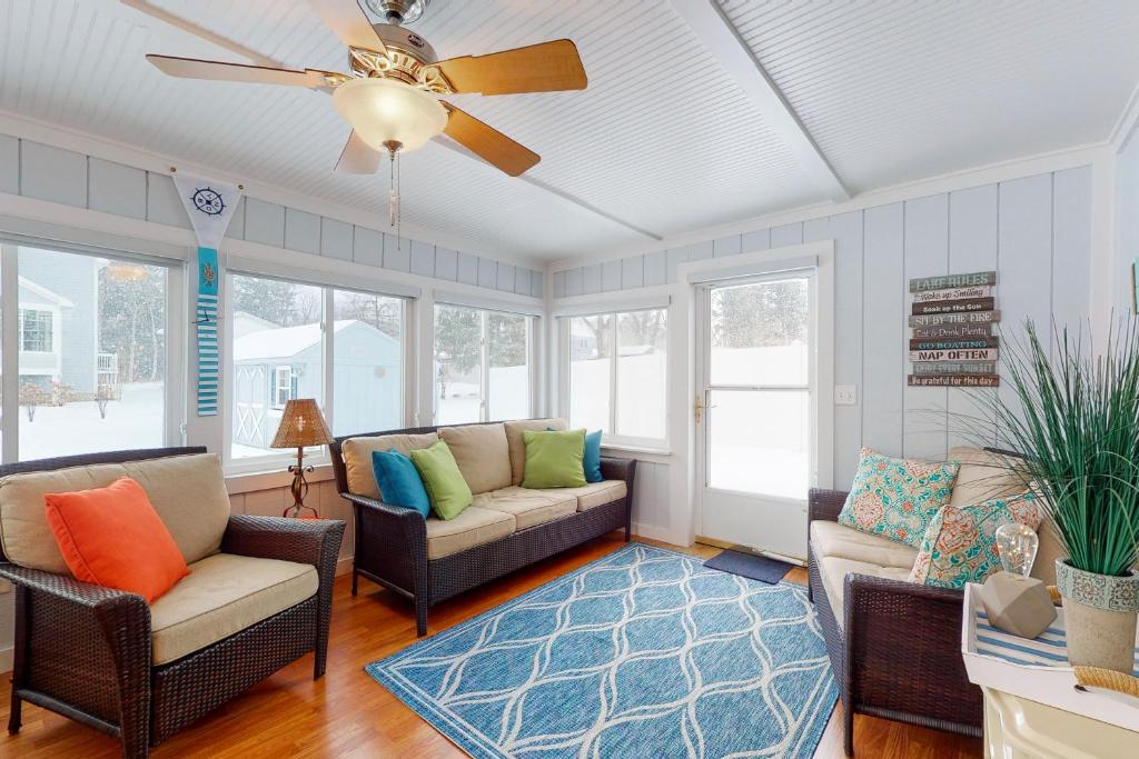 Stone's Throw Cottage photo 2
