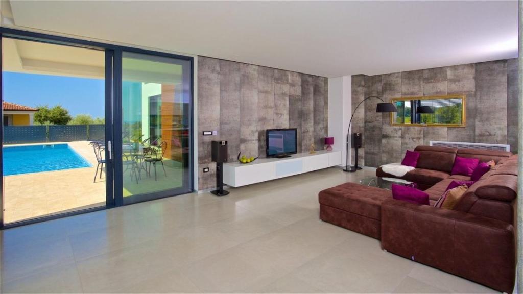 Eco-friendly Villa Aria with a pool and a party room photo 3