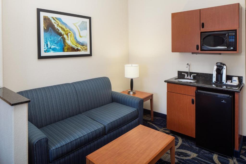 Holiday Inn Express & Suites Midland Loop 250, an IHG Hotel photo 1