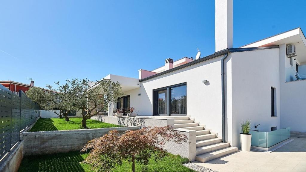 Elegant Villa Dolcea with a swimming pool photo 2