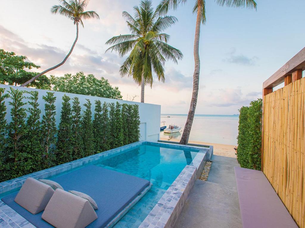 White Whale Beachfront Pool Villa photo 3
