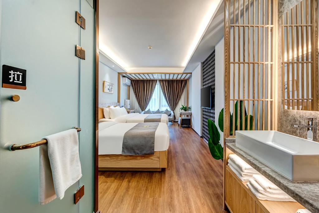 Семейный (Cемейный номер с собственной ванной комнатой), Happy Dragon Saga Hotel Beijing Tian'AnMen Forbidden City