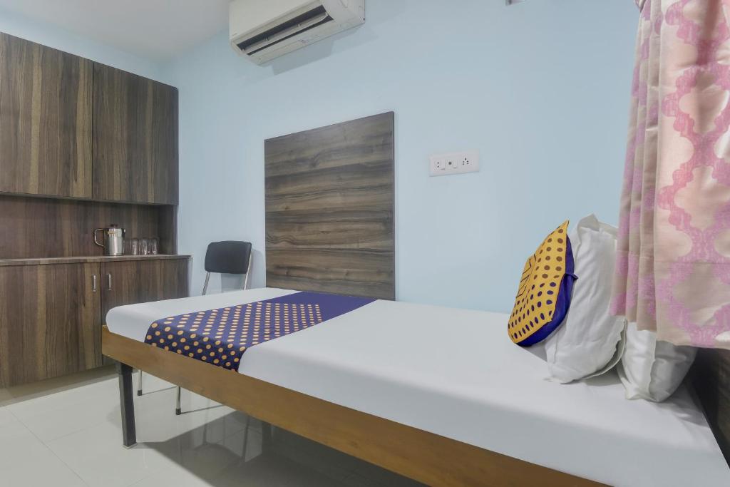 Трехместный (Представительский трехместный номер), Hotel Sunny