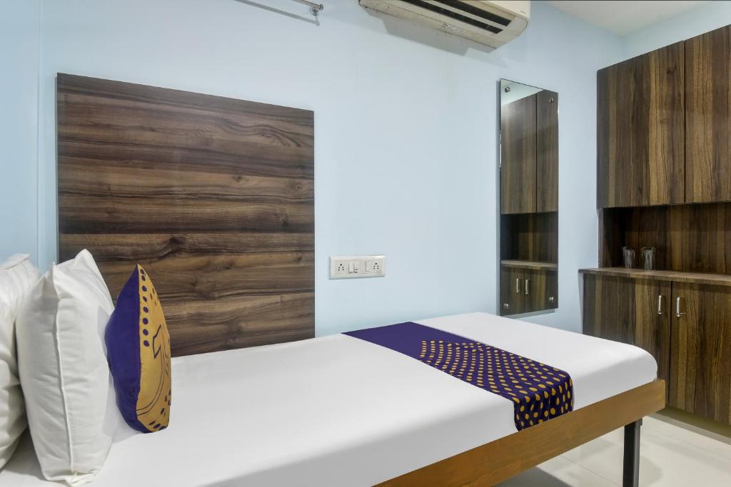Трехместный (Представительский трехместный номер), Hotel Sunny