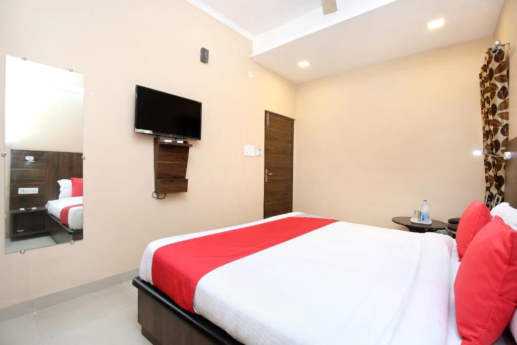 Двухместный (Бюджетный двухместный номер с 1 кроватью), OYO 7676 Golden Sunrise Inn