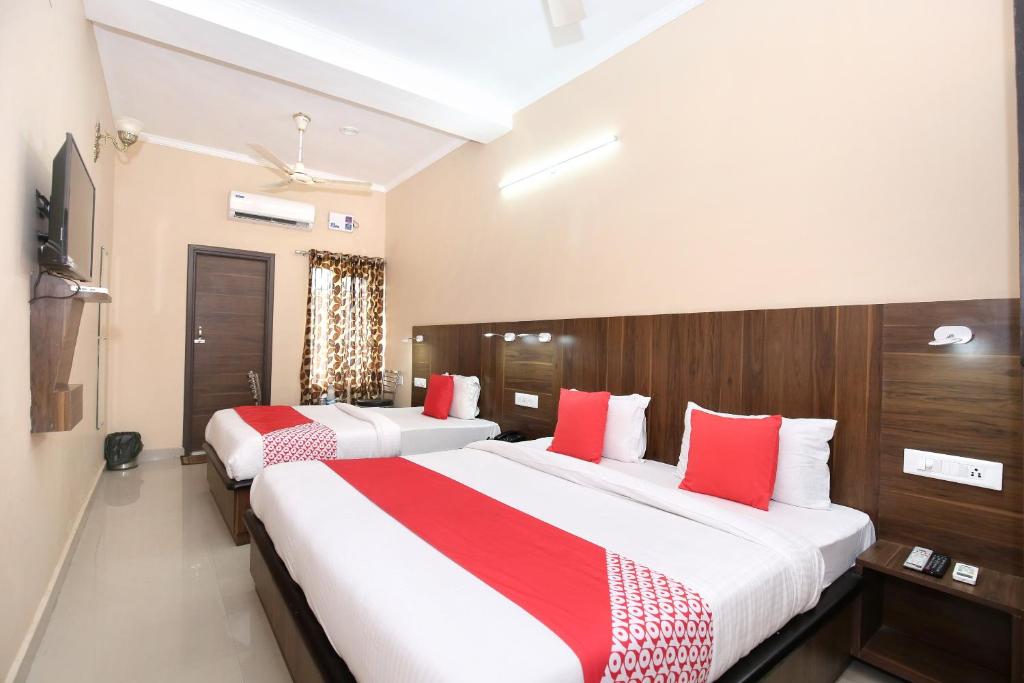 Двухместный (Номер с кроватью размера «king-size»), OYO 7676 Golden Sunrise Inn