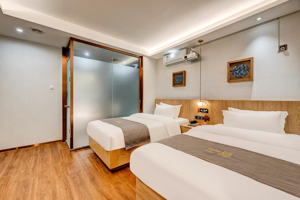 Двухместный (Audio-Visual Twin Room(No Window)), Happy Dragon. Saga Youth Hostel