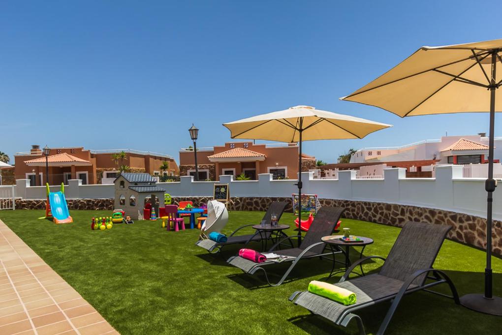 Perfect for family holidays with private pool, near beach and golf- Villa Ashley photo 4