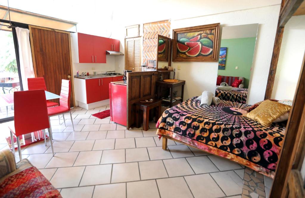 Majikal B&B - Jacaranda photo 3